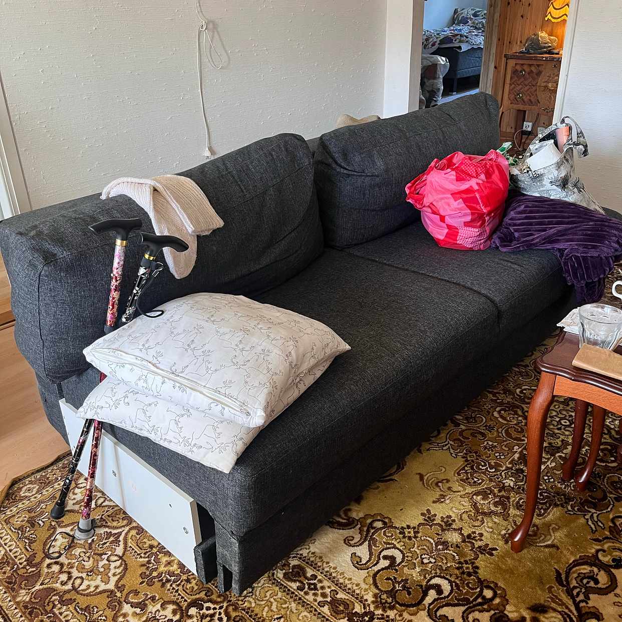 image of Kasta soffa / litet skåp - Kallhäll