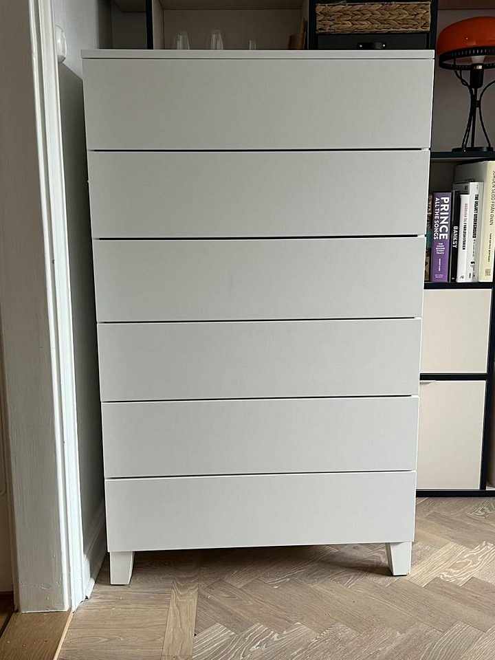 image of Ikea-byrå med gott om för - 