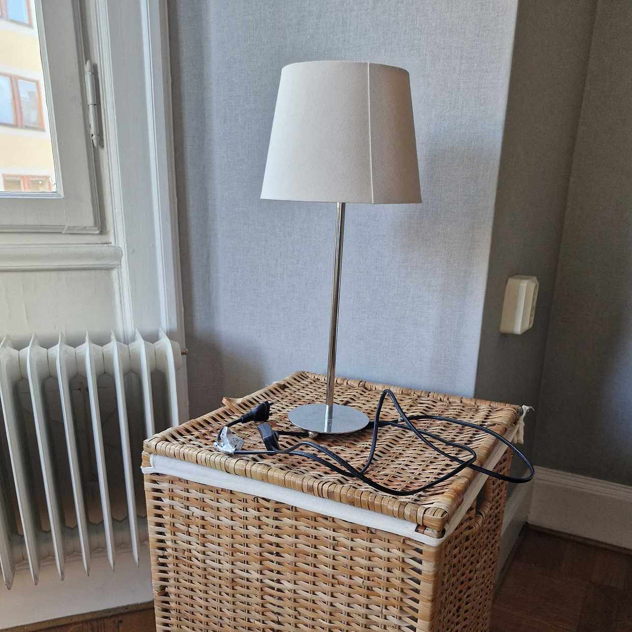 image of Tvättkorg + bordslampa - Stockholm