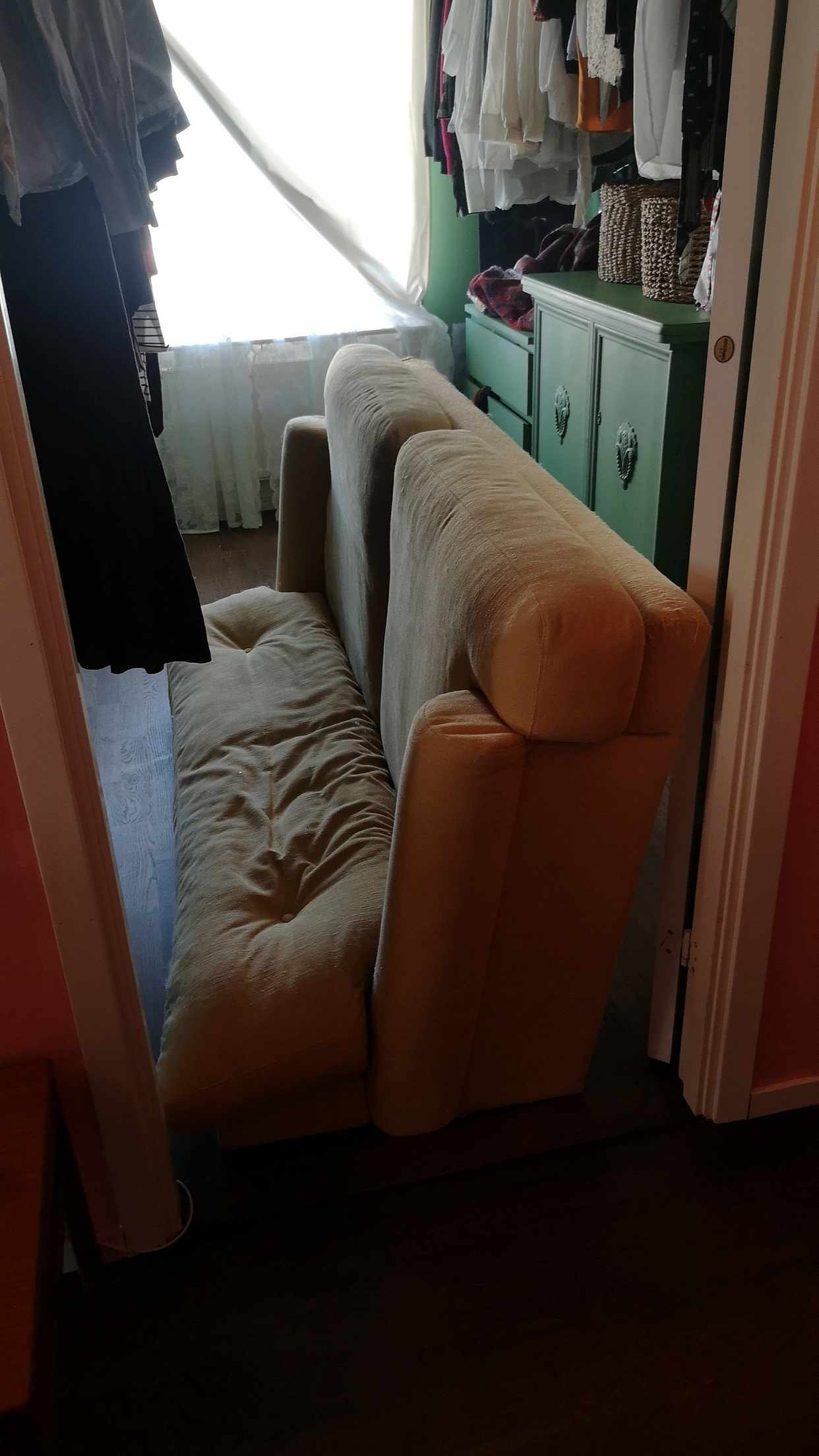 image of Soffa hämtas och slängs - Skärholmen