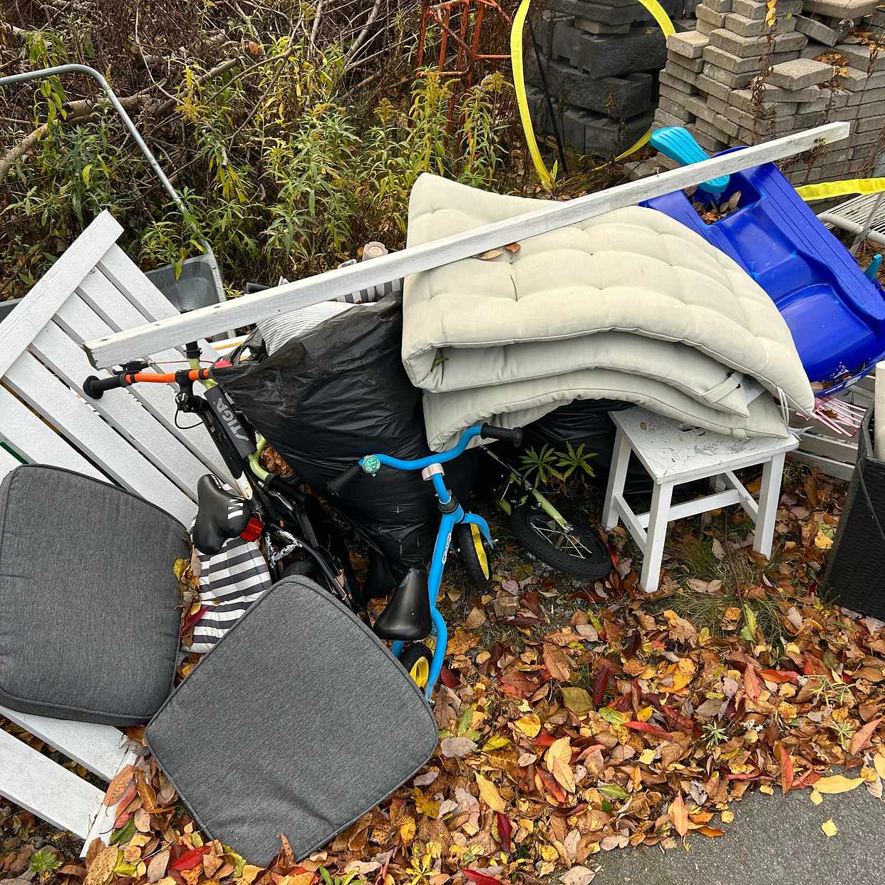 image of Diverse skräp/barncyklar - Huddinge