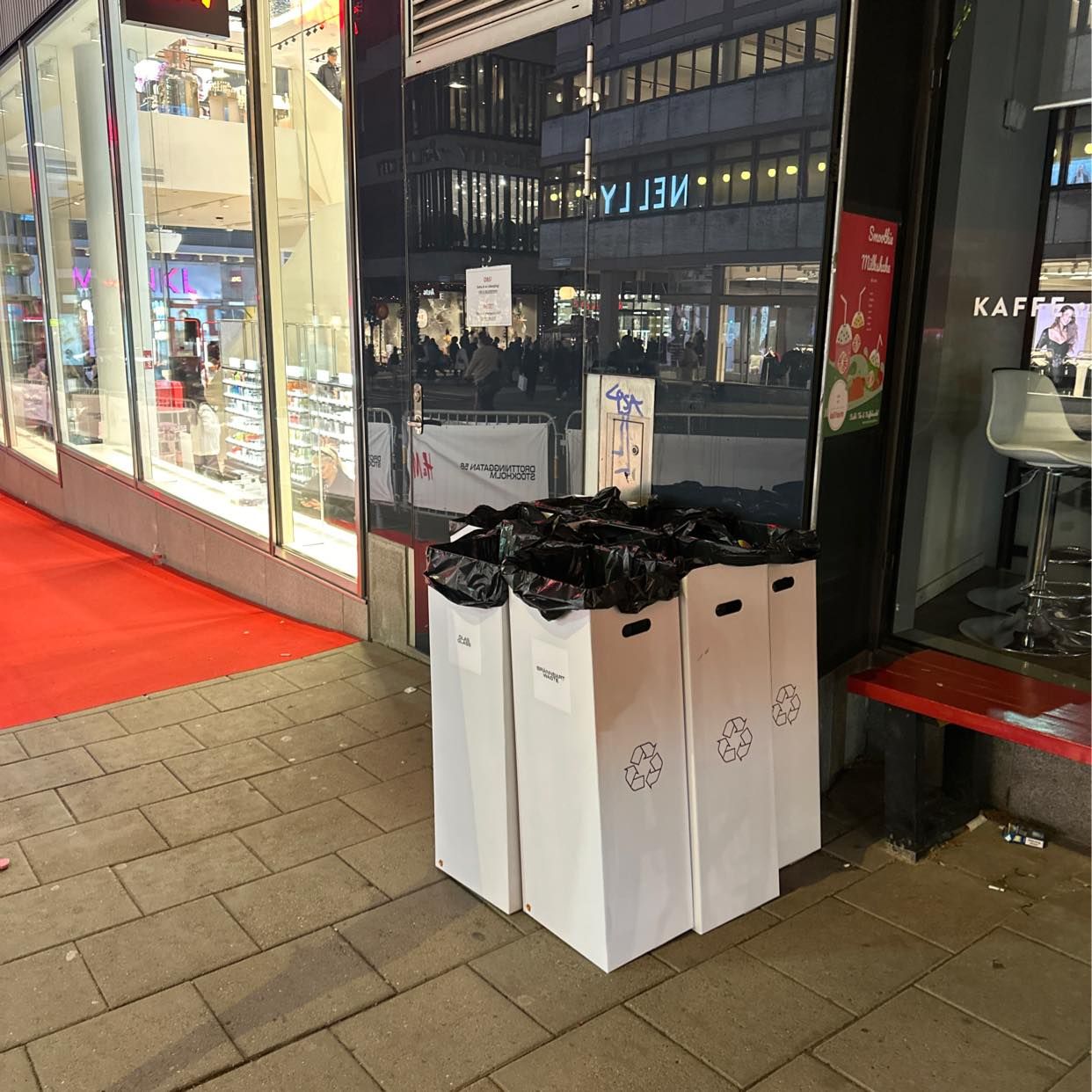image of 8 papp-papperskorgar - Stockholm