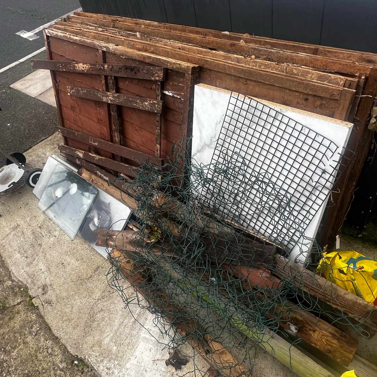 image of rubbish removal - Mitcham
