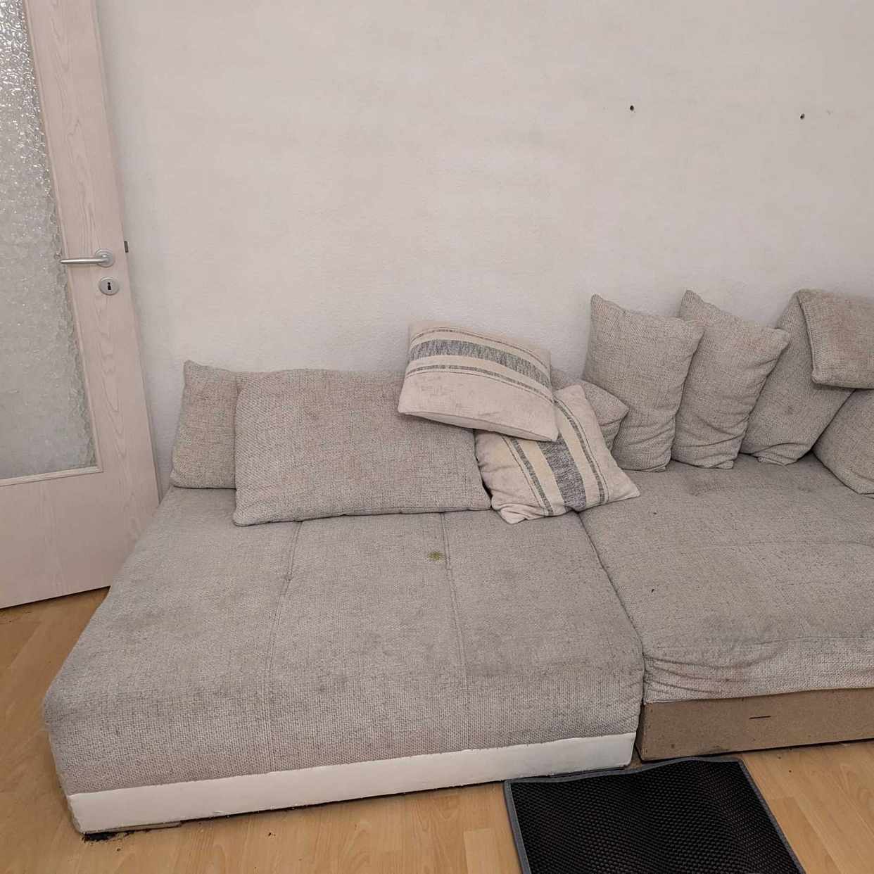 image of Old couch - Berlin