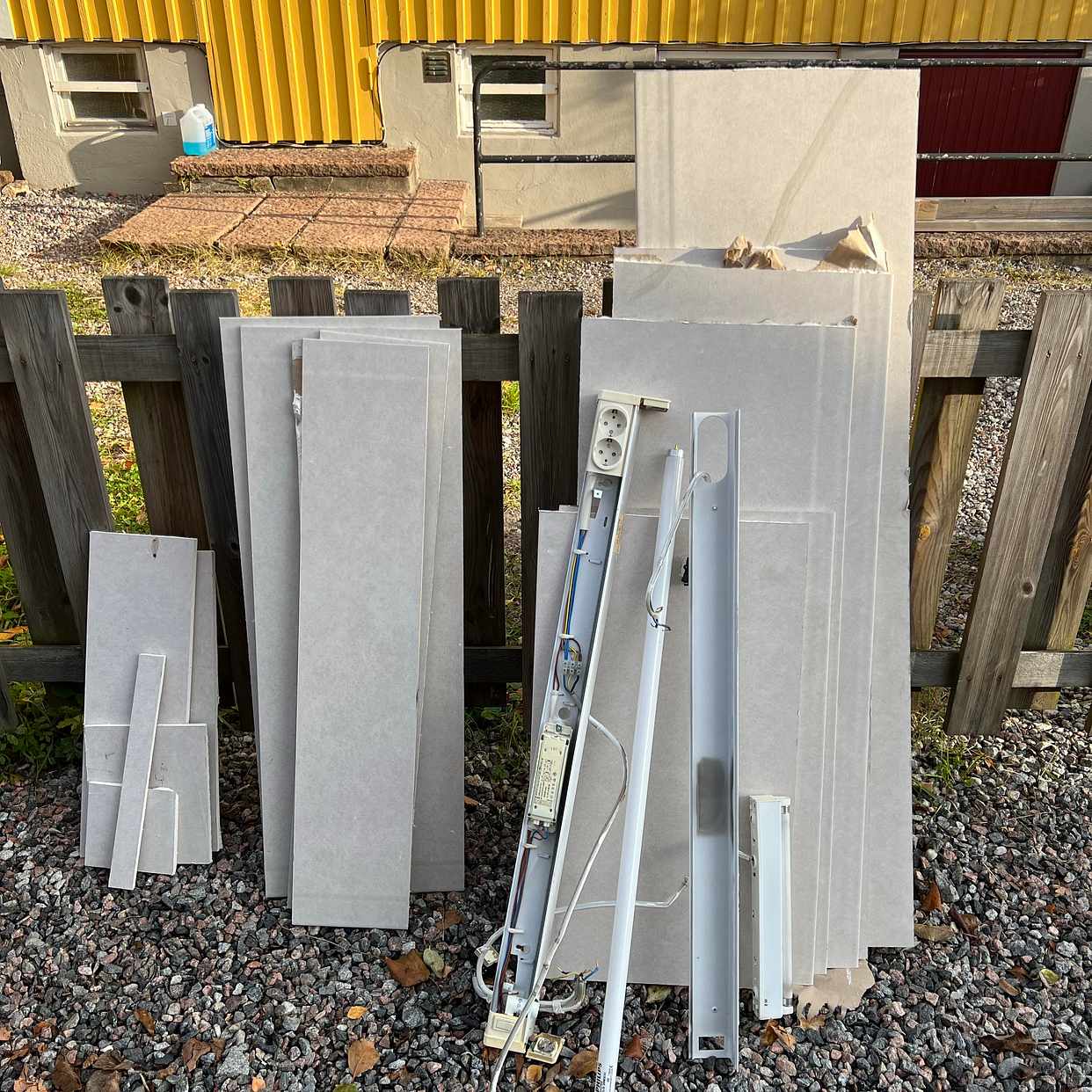 image of Takpanel, elarmatur, löv - Bromma