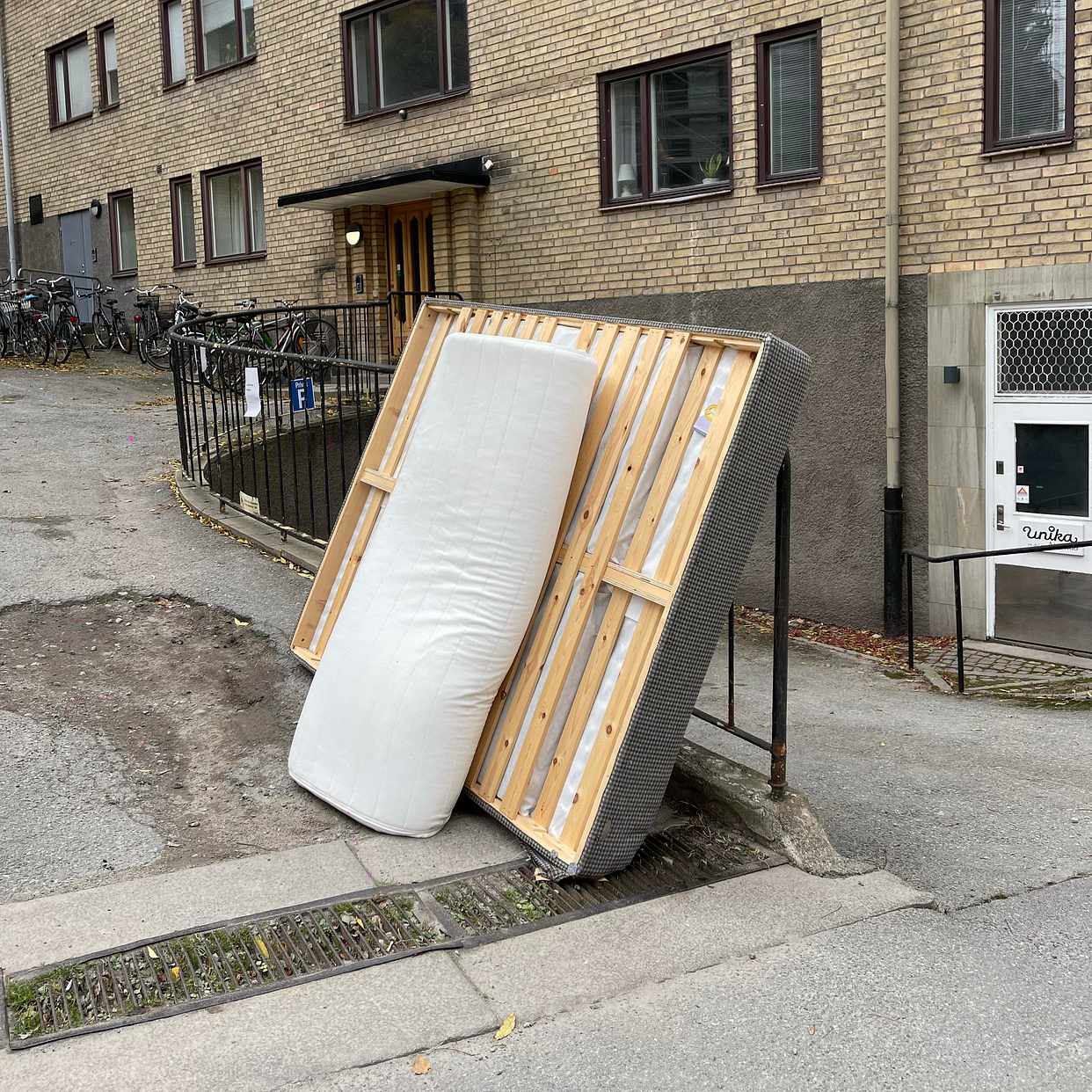 image of Säng + bäddmadrass - Stockholm