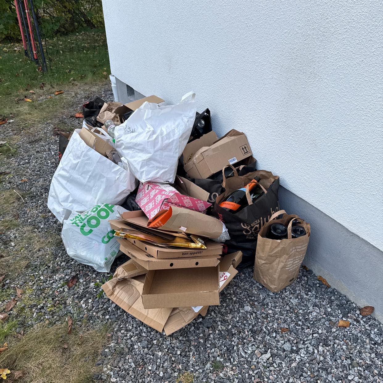 image of Kartonger, glas, pant etc - Saltsjö-Duvnäs