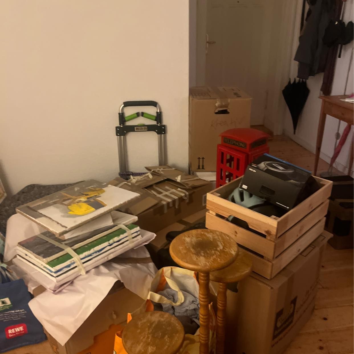 image of Box’s and a furniture - 