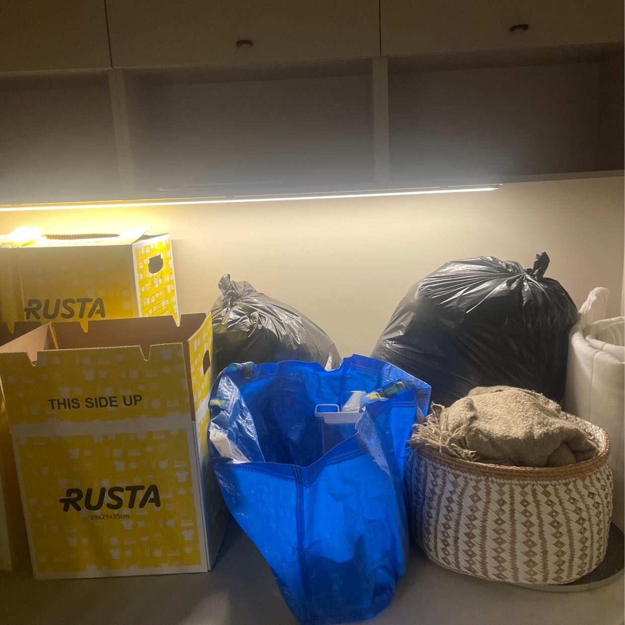image of Allt på bilderna flyttas - 