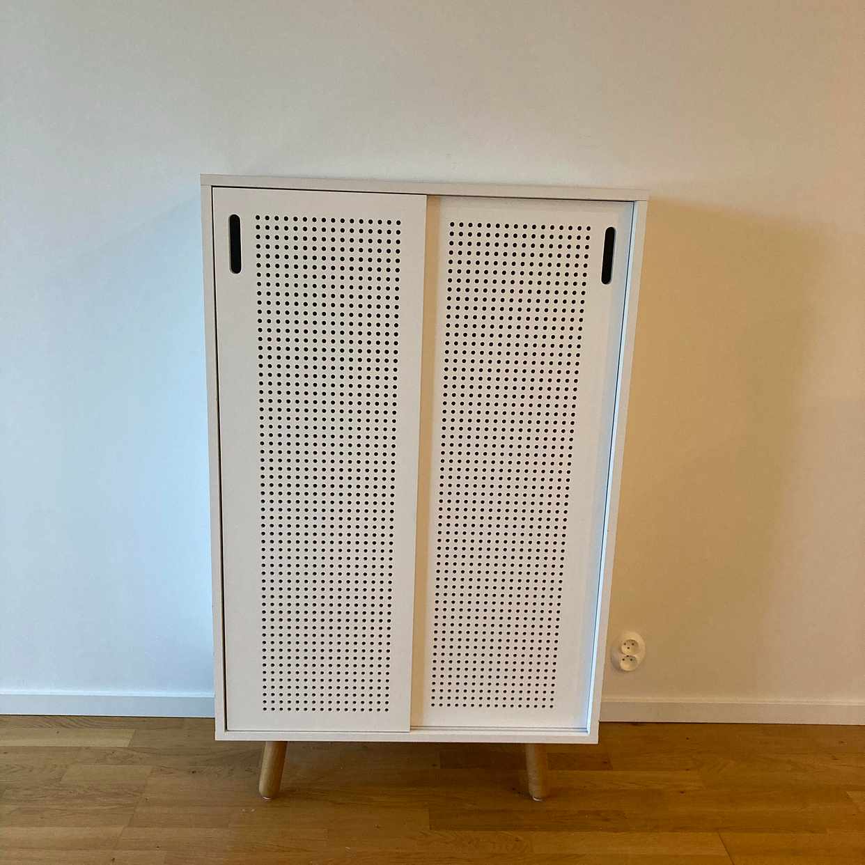 image of Flytta tv-bänk och skåp - 