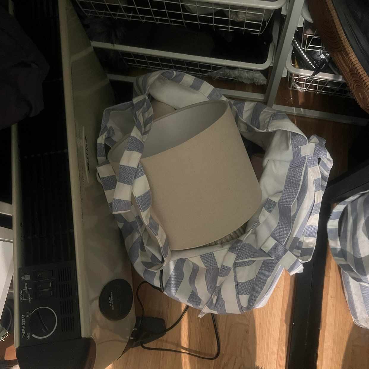 image of Bord/spegel småsaker - 