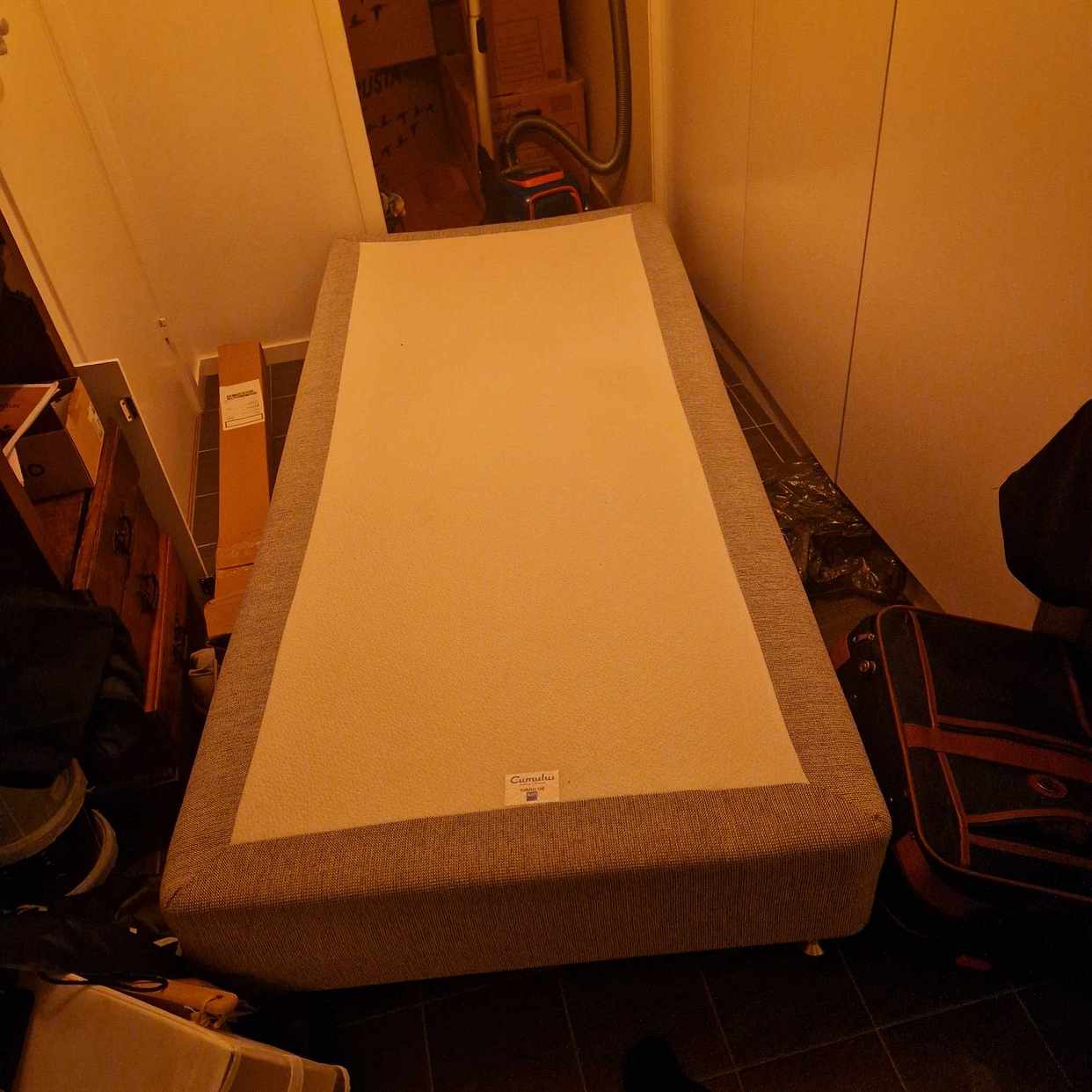 image of 180cm säng slängas - Göteborg