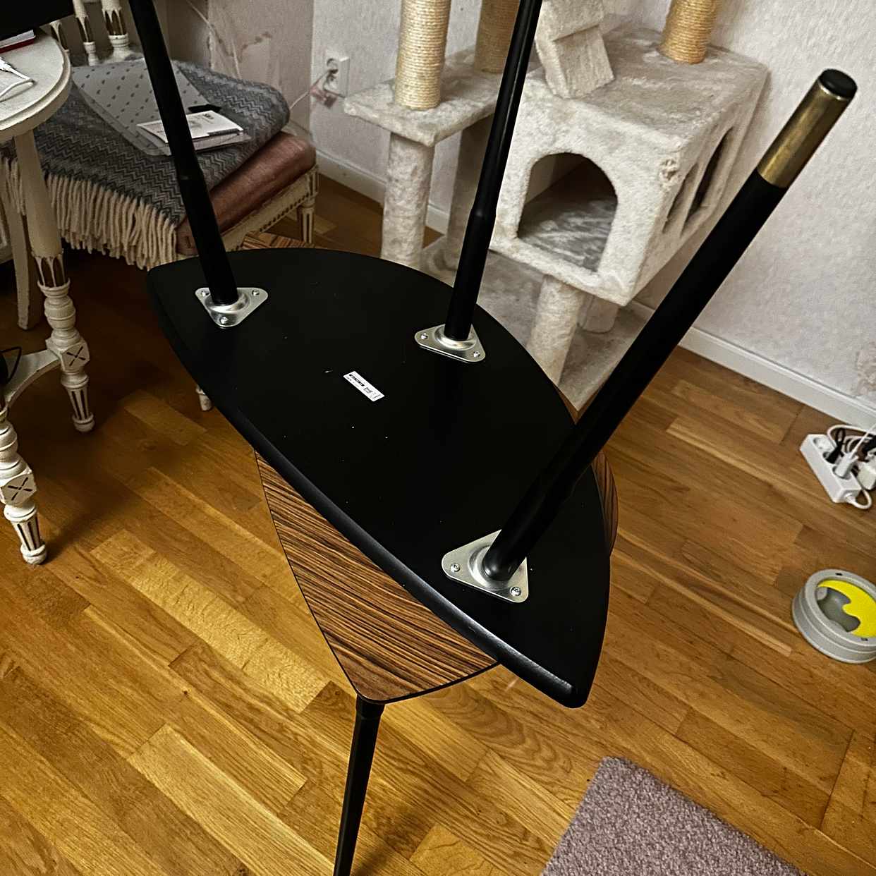 image of kassar, tv, bord,kattlåda - 
