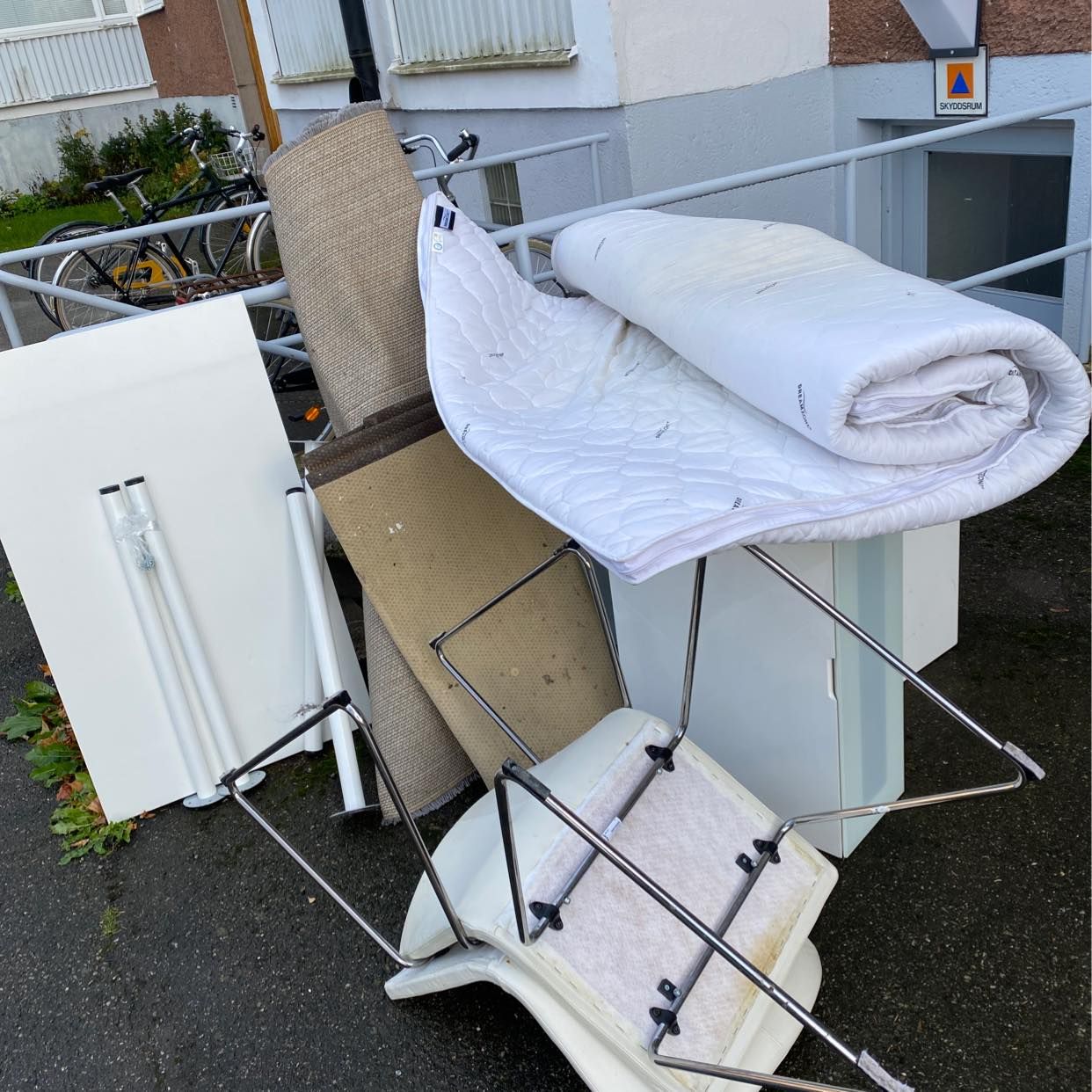 image of Mattor, stolar, tv-bänk o - Sköndal
