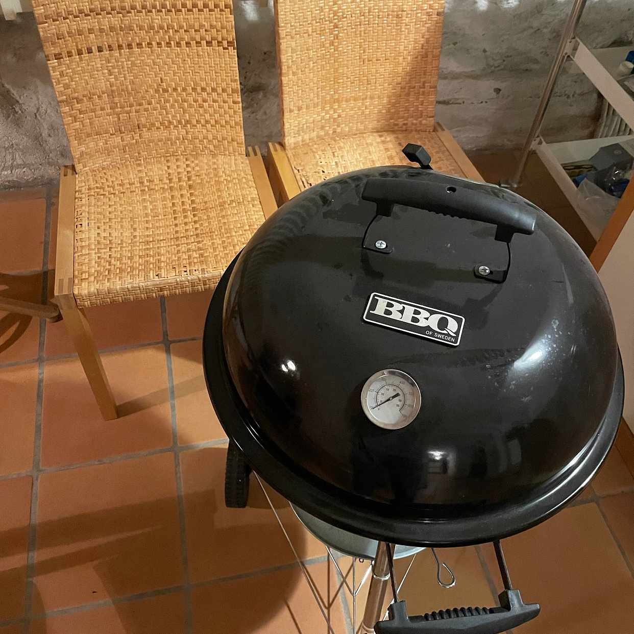 image of Två stolar och en grill - Södermalm