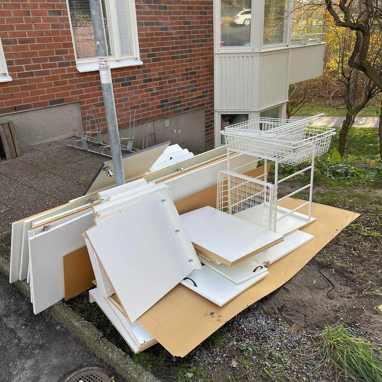 image of Nermonterad garderob - Nacka