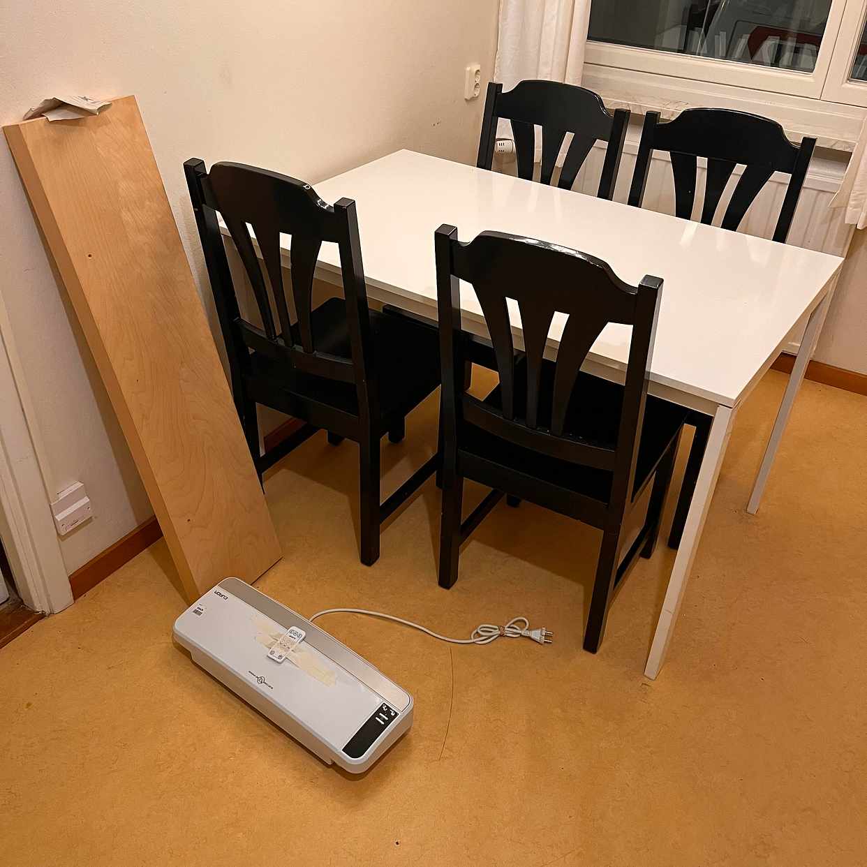 image of Värmare hylla bord stolar - Bagarmossen