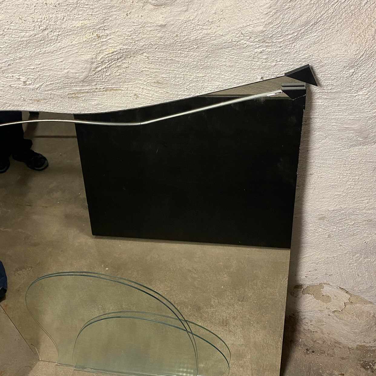 image of Broken mirror and glas - Stockholm