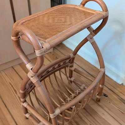 image of Pick up tiny table - 