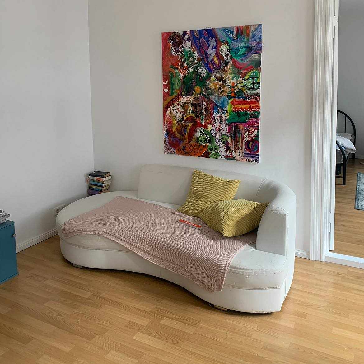 image of Carry a sofa out and down - Berlin