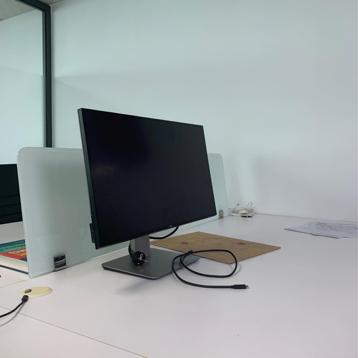 image of Dell monitors - 