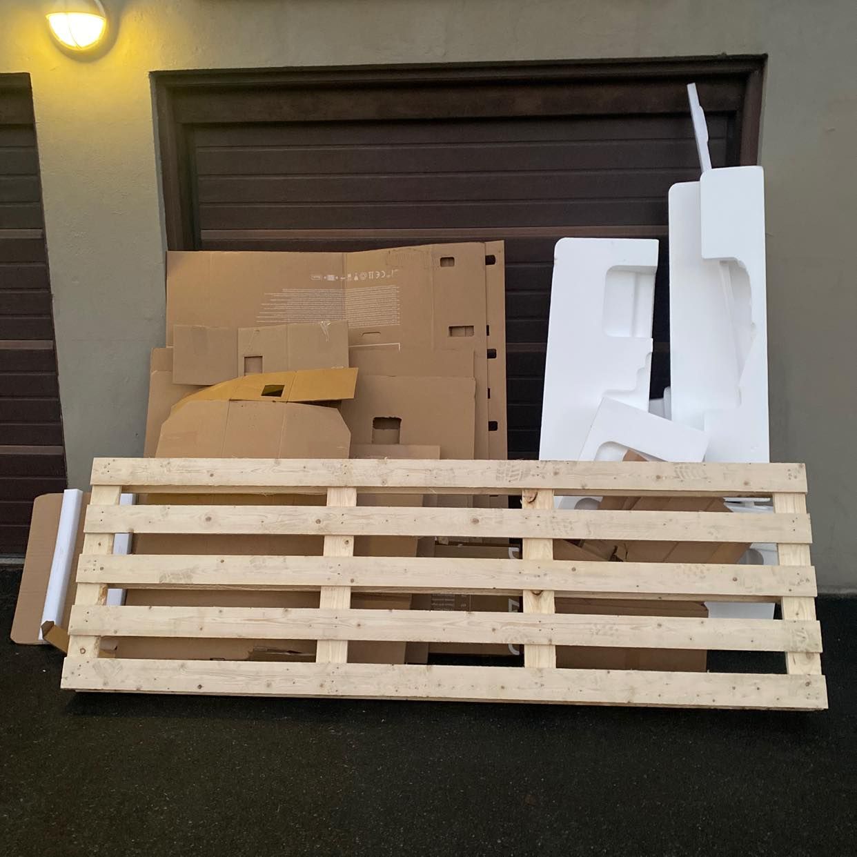image of Lastpall tv emballage - Stocksund