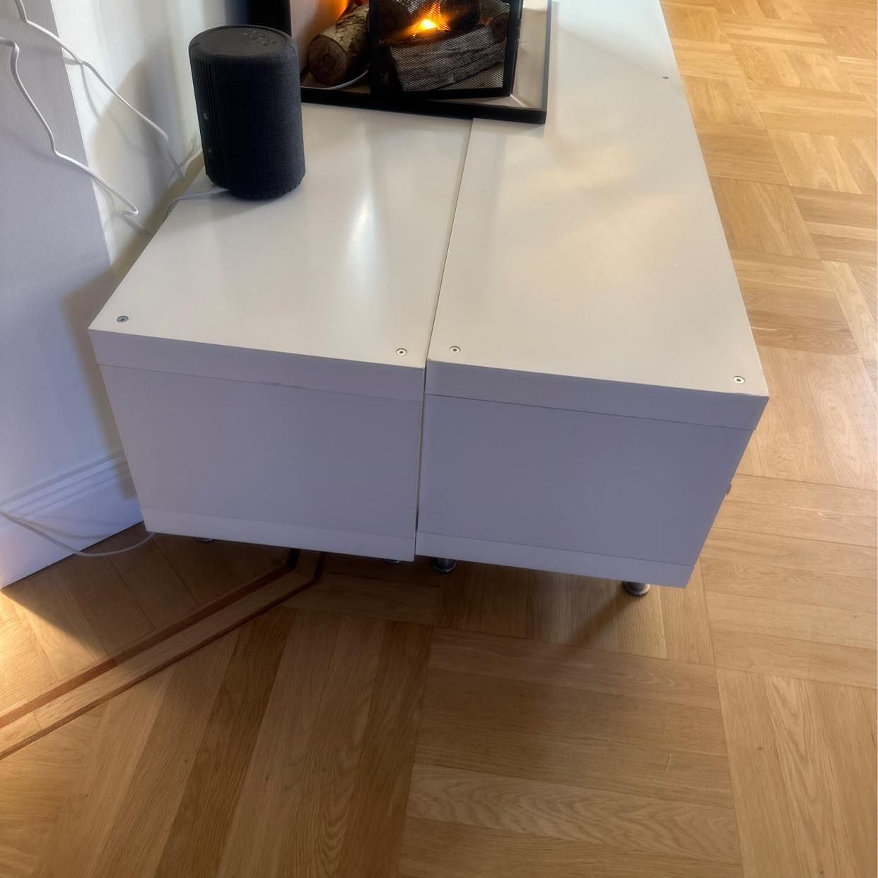 image of Två tv bänkar - Norrmalm