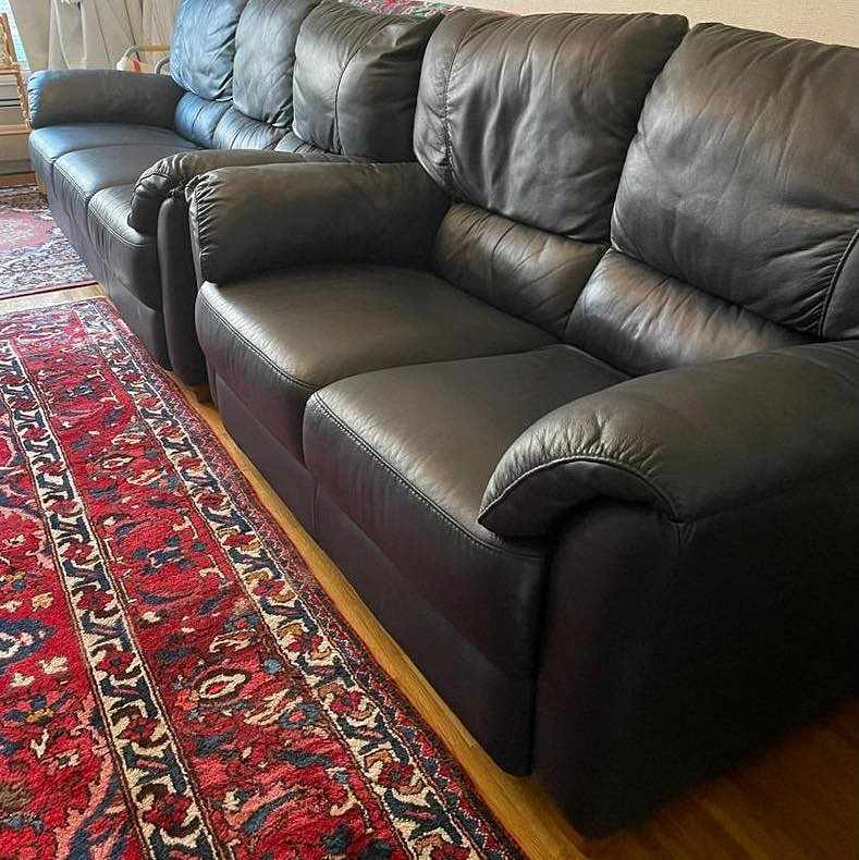 image of Två nya skinnsoffor - 