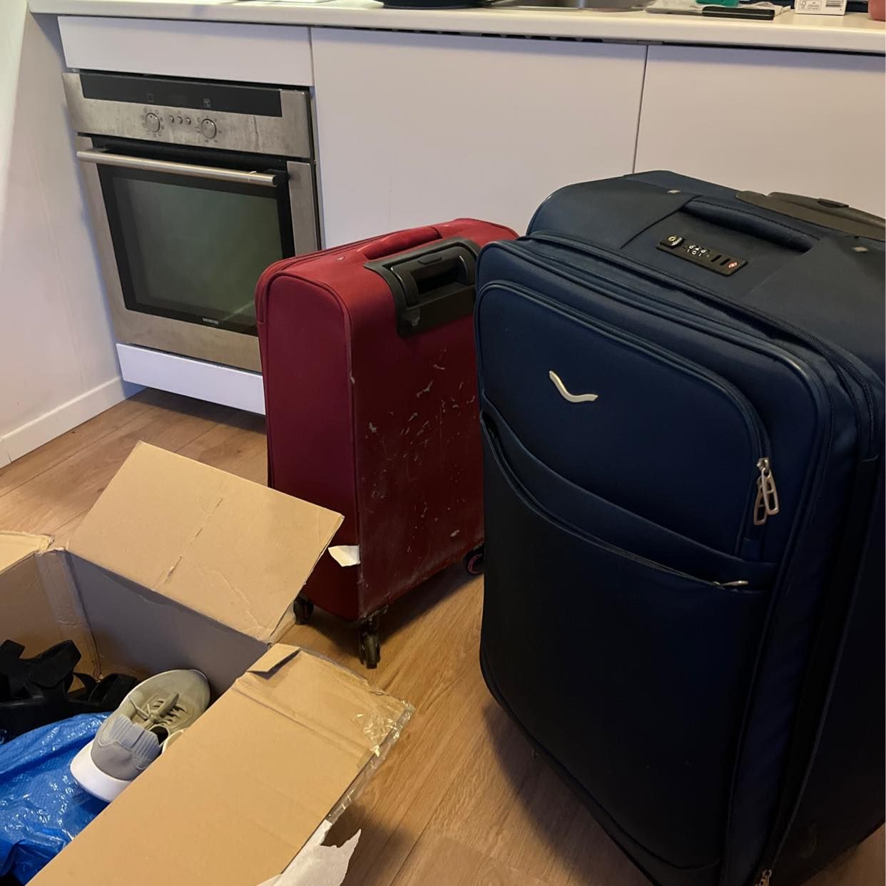 image of Moving boxes, suitcases - 