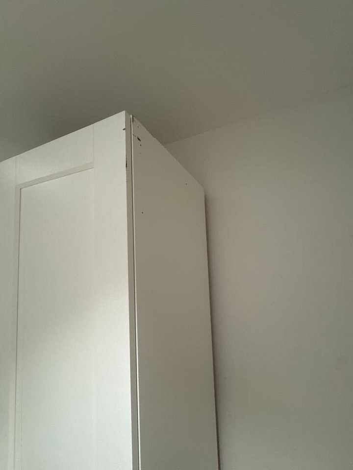 image of Ikea PAX garderob med gri - 