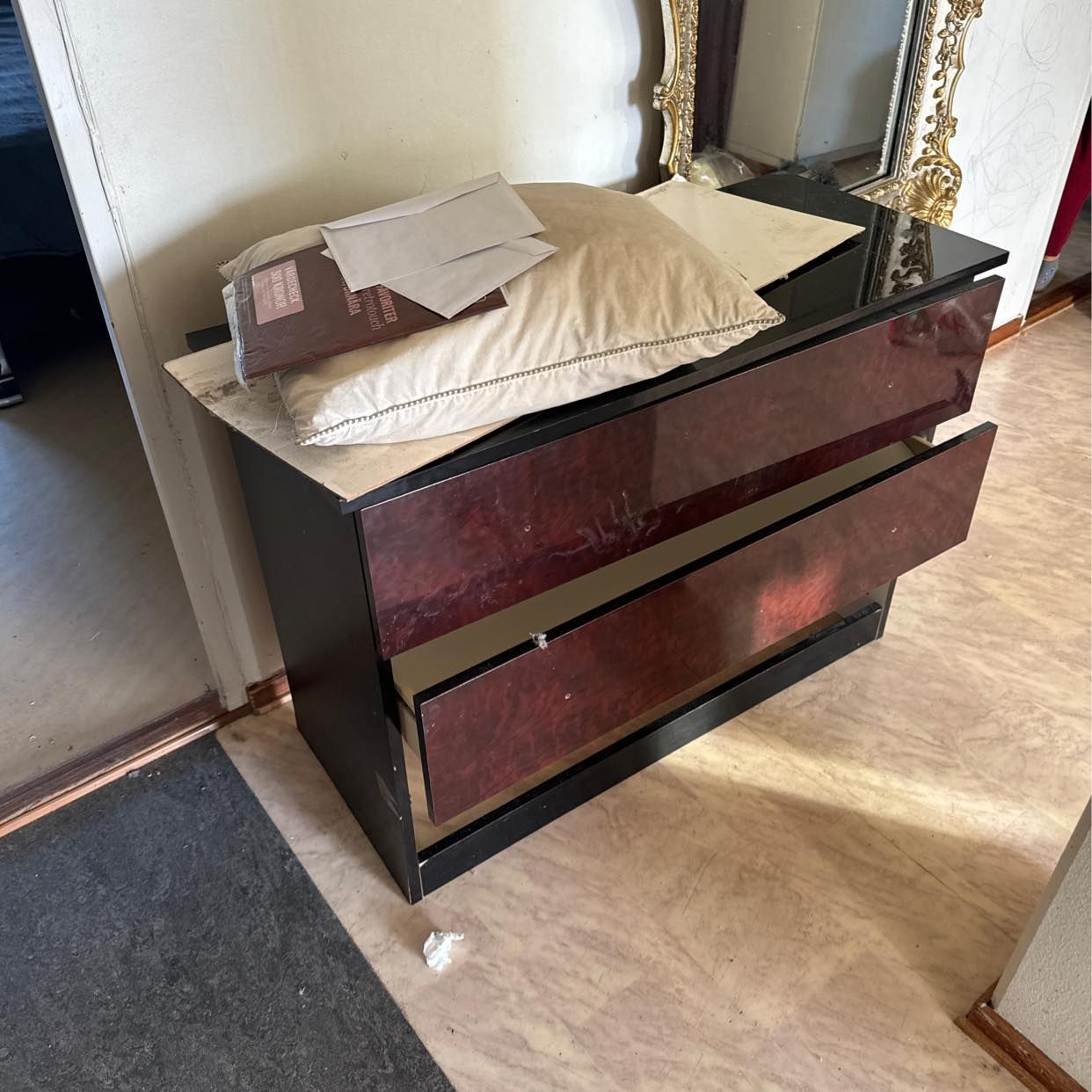 image of Broken furniture - Spånga