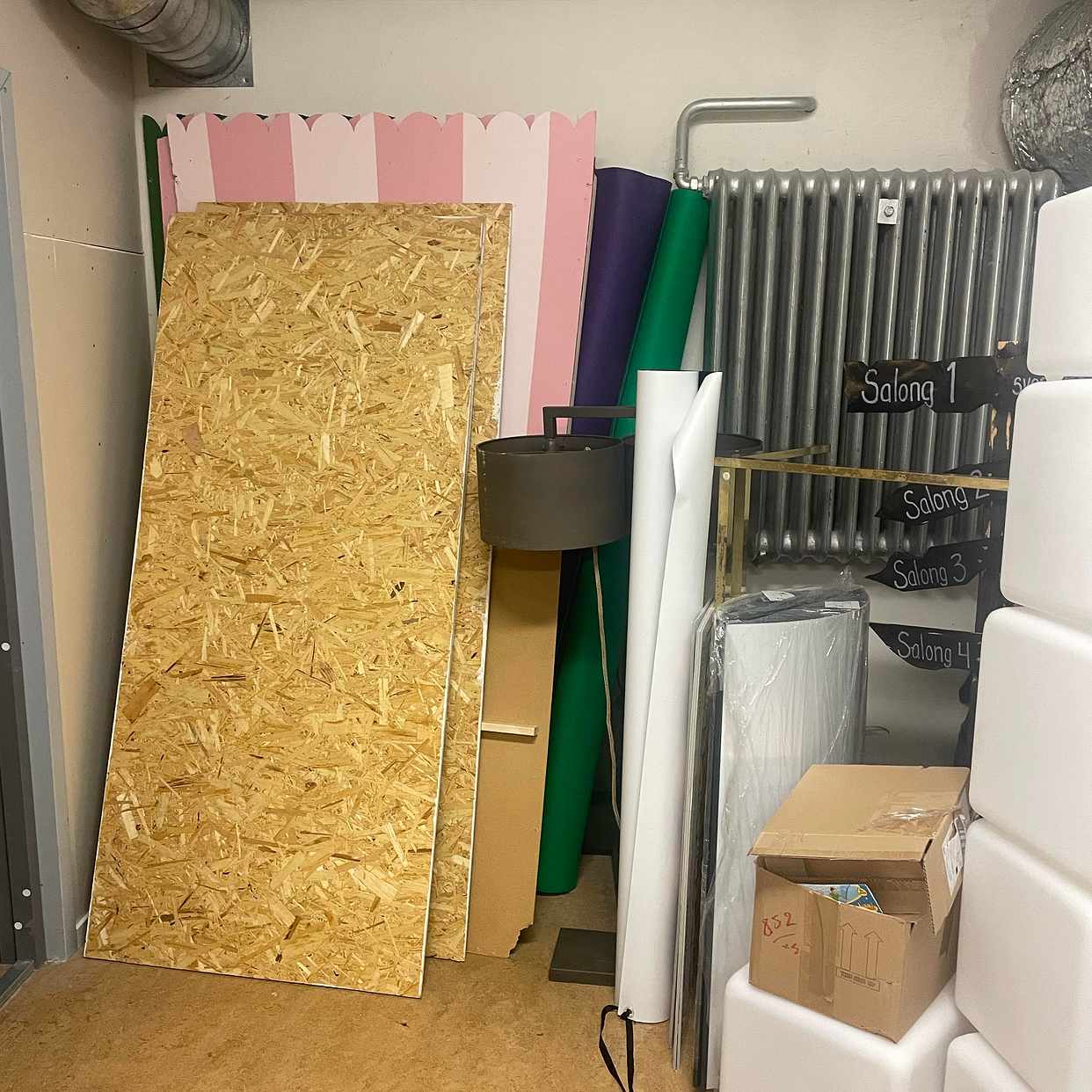image of Soffa, och annat skräp. - Norrmalm