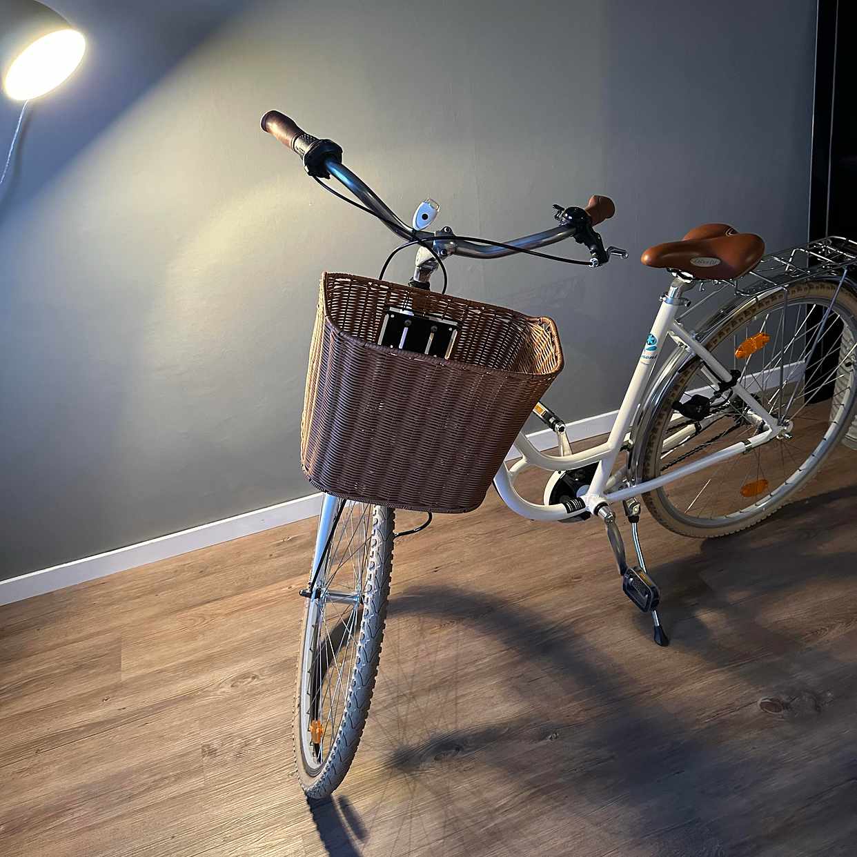 image of Flyttkartonger + en cykel - 