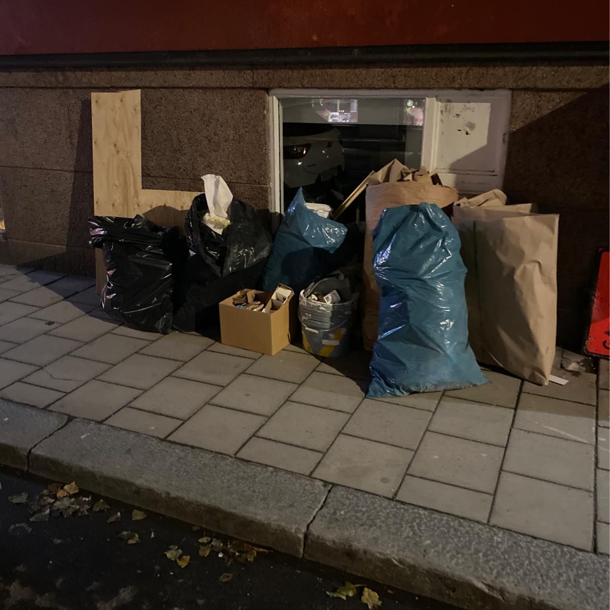 image of Skräp från renovering - Stockholm