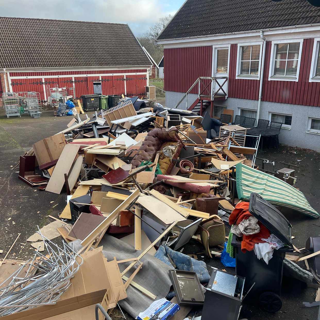 image of Kör till soptippen i - Röstånga