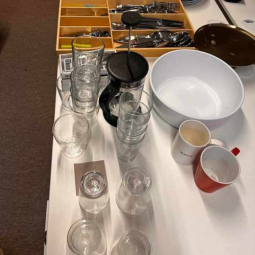 image of Tallrikar och glas - Stockholm