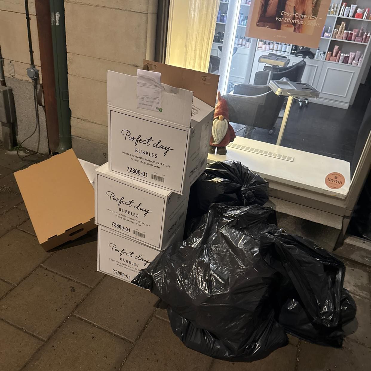 image of Kartonger och glad - Stockholm