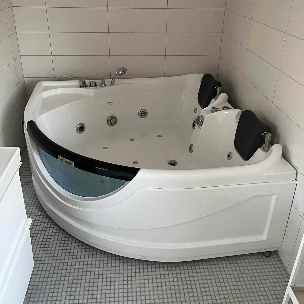 image of Massagebadkar bortskänkes - Järfälla