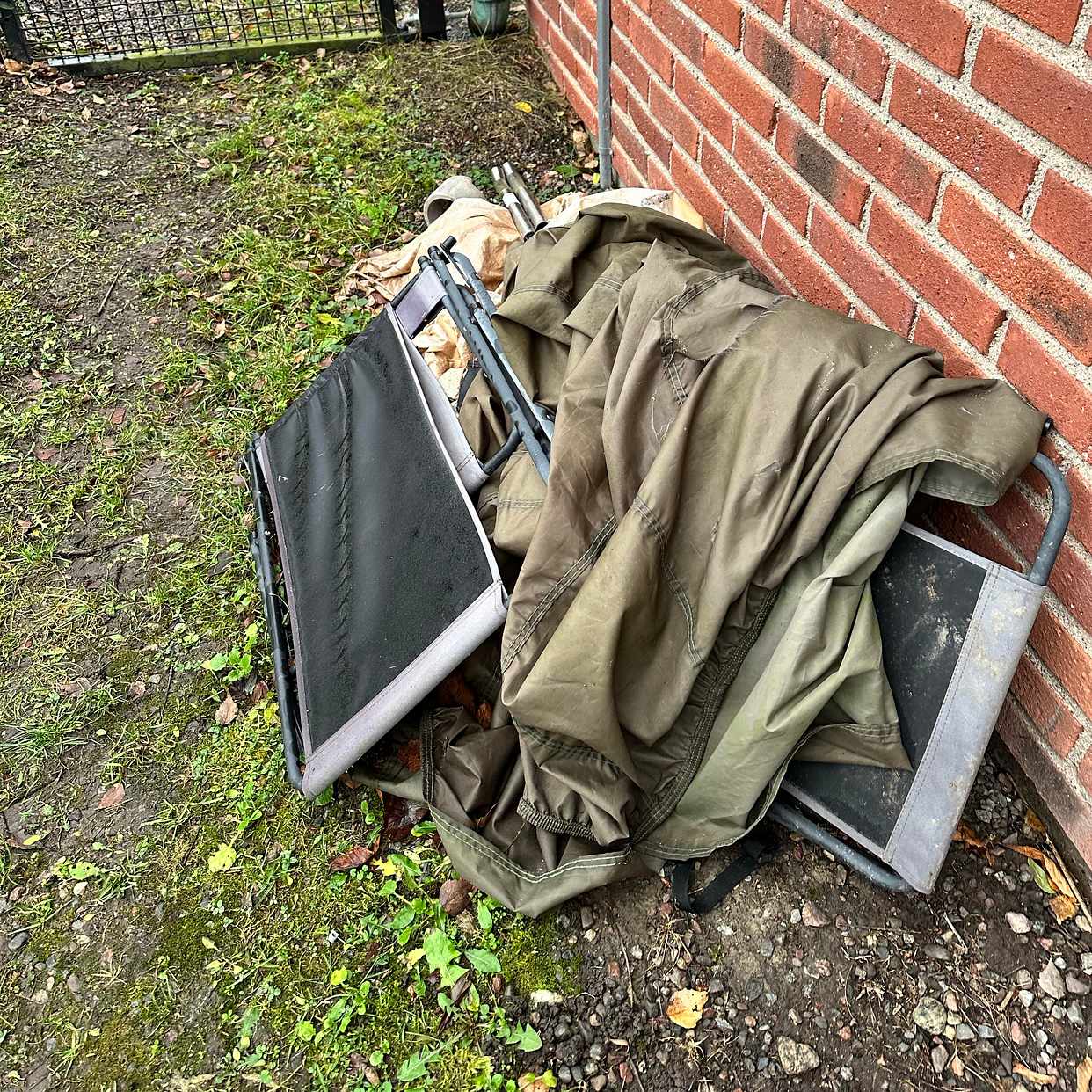image of Skräp som ska till tippen - Täby