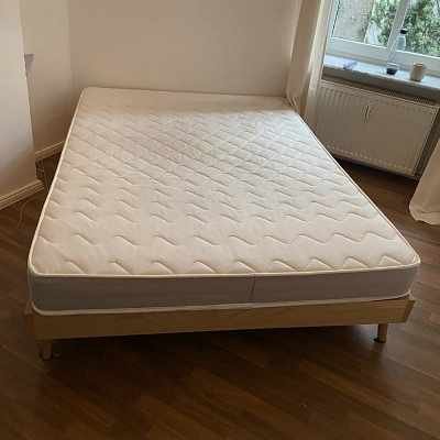 image of 140 cm Bett und Matratze - 