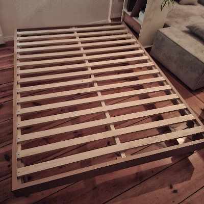 image of 140 cm Bett und Matratze - 