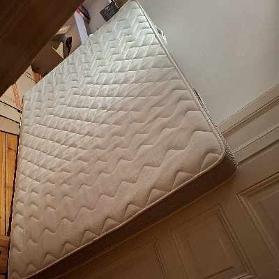 image of 140 cm Bett und Matratze - 