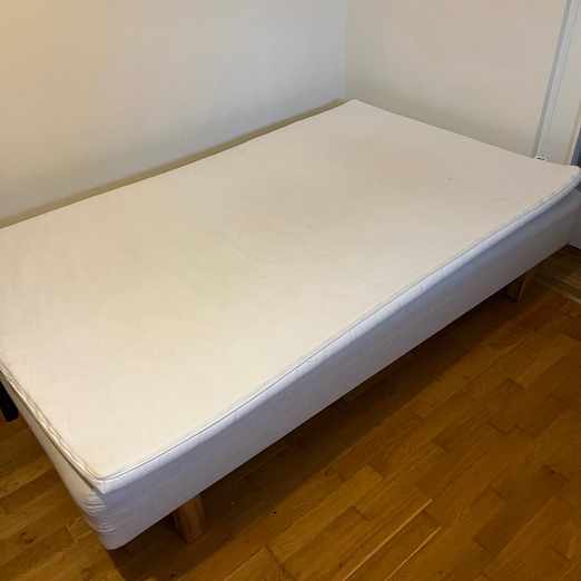 image of Säng med madrass - Burlövs