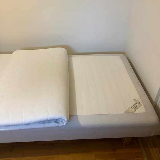 image of Säng med madrass - Burlövs