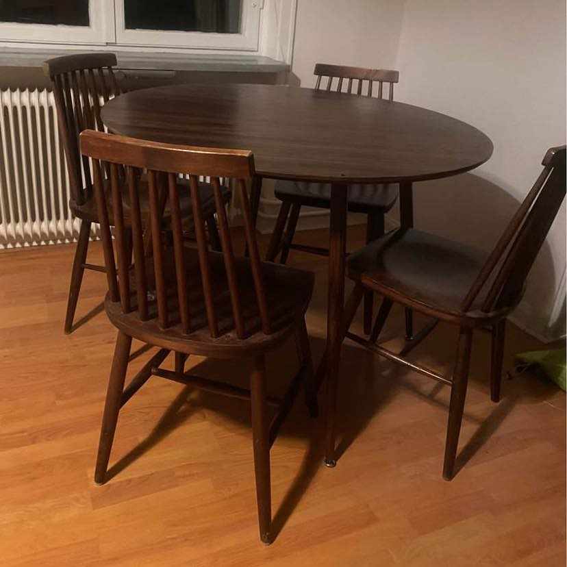 image of Flytt av bord och 4 stola - 