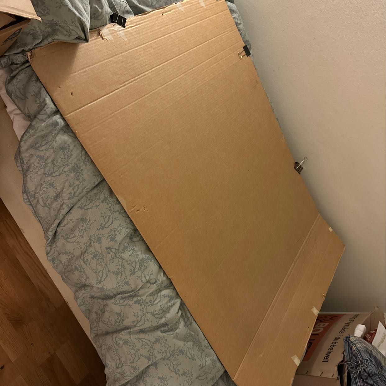 image of Kartonger och Ikeakasse - 