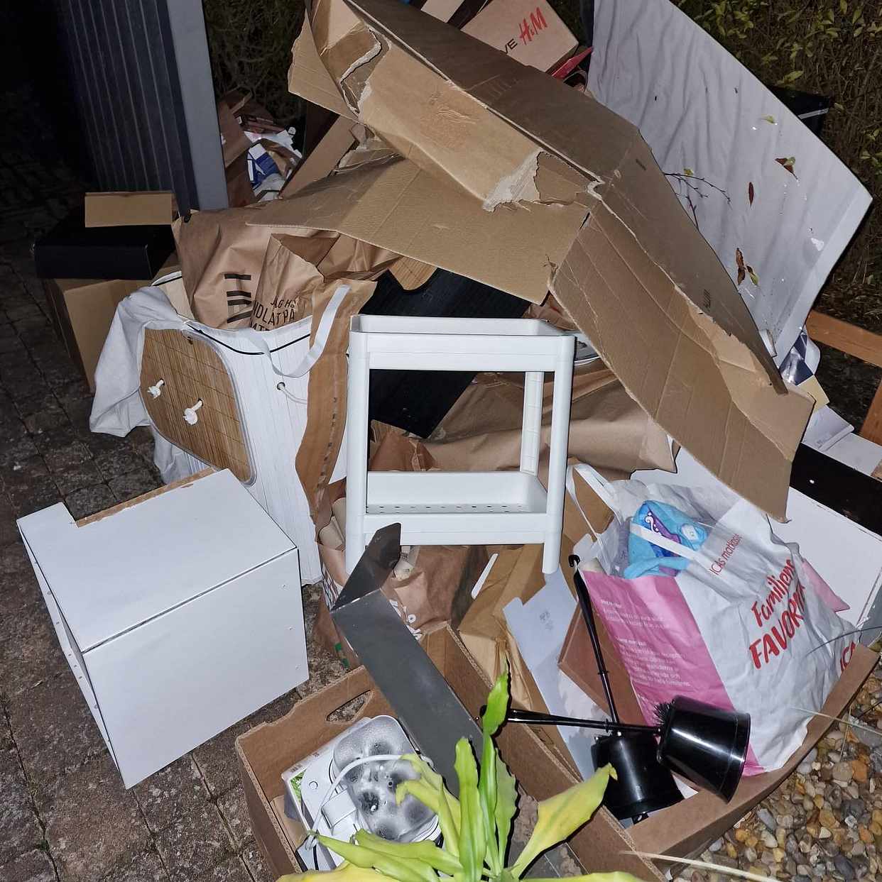 image of Skräp till återvinning - Lomma