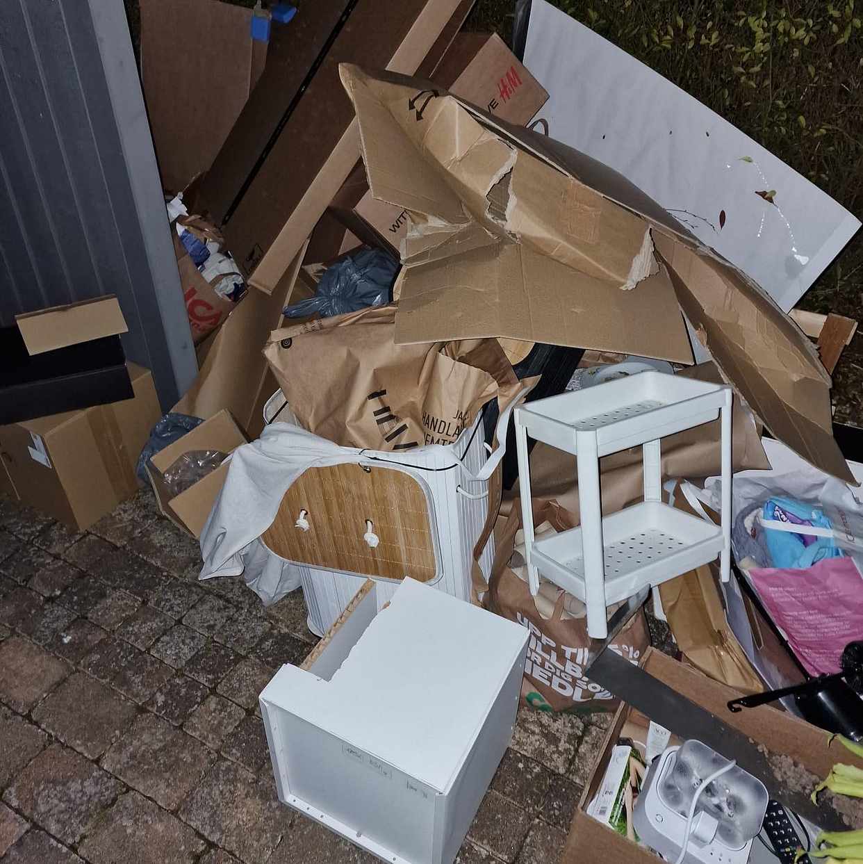 image of Skräp till återvinning - Lomma
