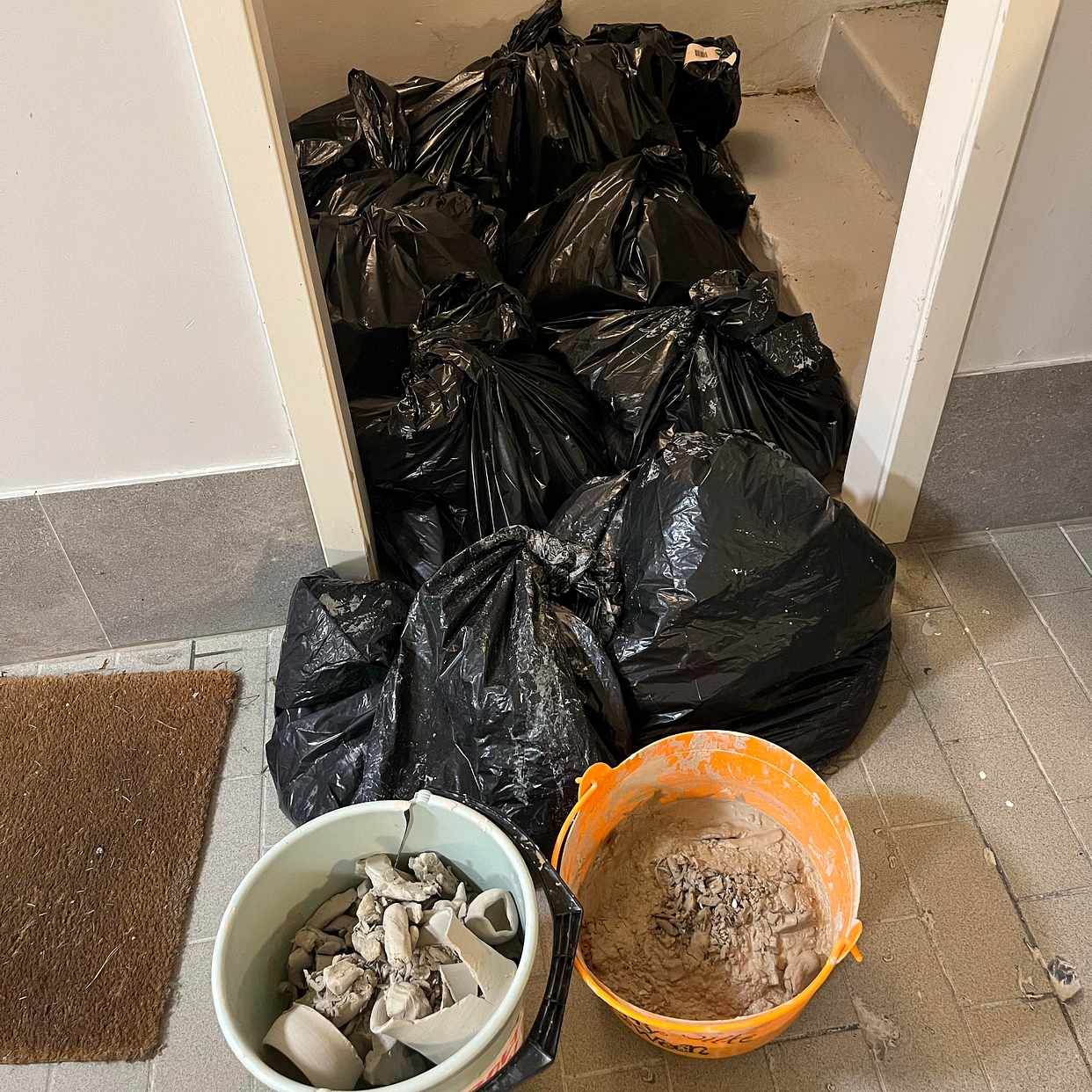 image of Hämta säckar med lerslam. - Södermalm