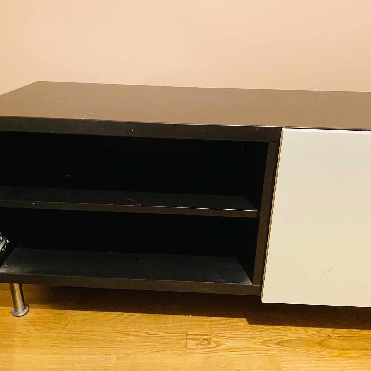 image of Tv Bänk available - - Solna